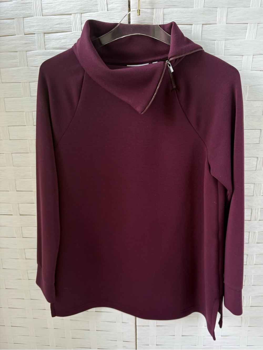 Chico's Size Medium Zip Funnel Neck Pullover in Deep Burgundy Tailgate Fall Soft